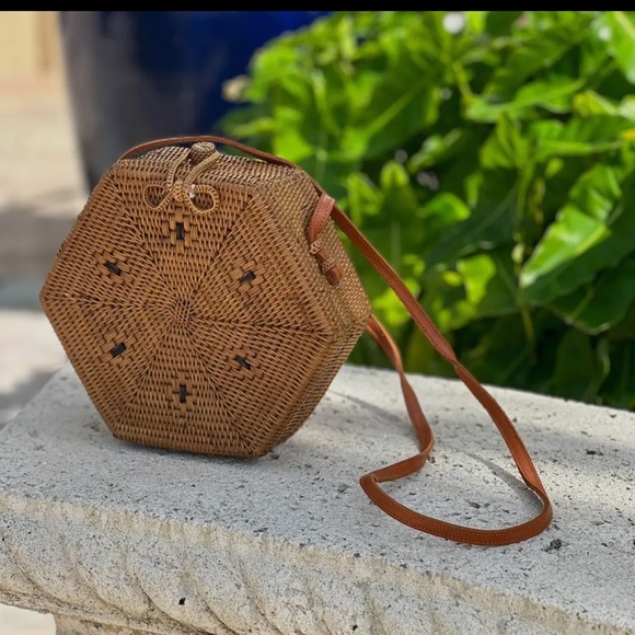 Hexagonal Woven Tan Bag - Picture 4 of 5